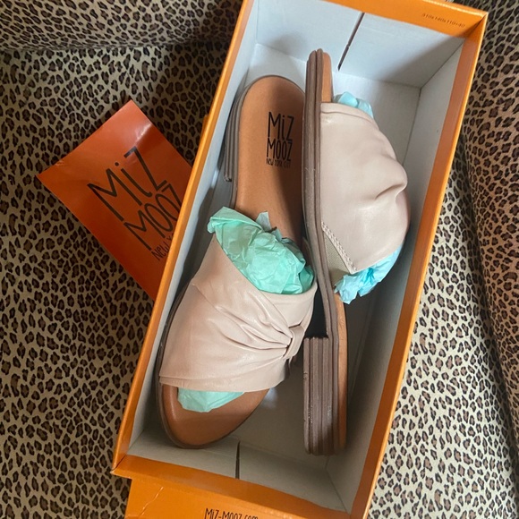 Miz Mooz Shoes - MIZ MOOZ MULE SLIDE BEIGE SANDALS-“Daisey”-SIZE 9.5/40 BRAND NEW IN BOX/on-trend